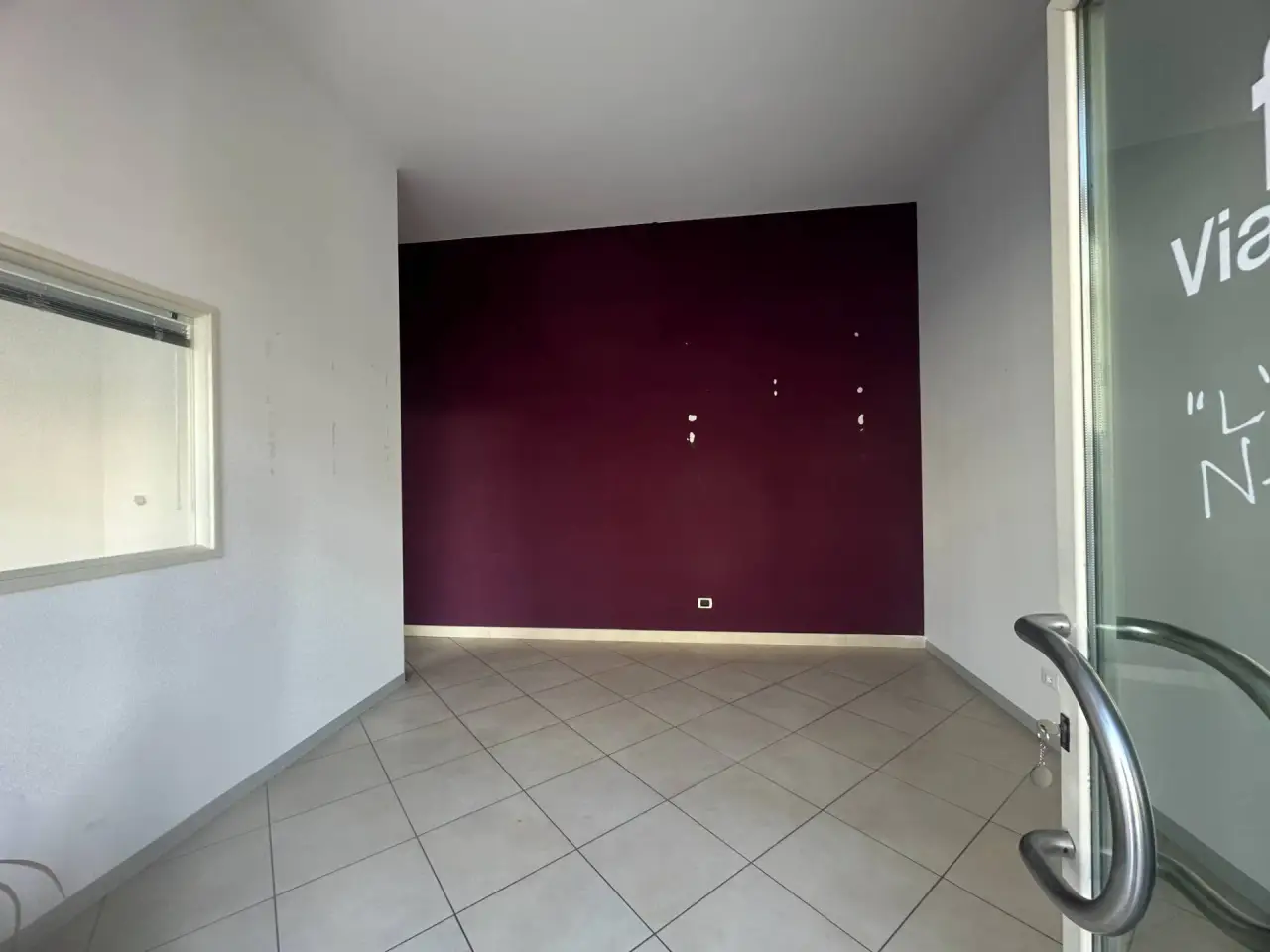 Esercizio commerciale in Via Paulina Buona Parte 163, Viareggio, {3} - Foto 1