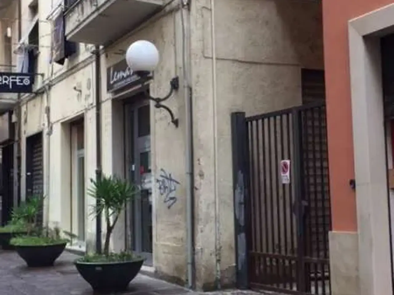 Negozio in Via Adua, 87100, Cosenza, Cosenza, {3} - Foto 2
