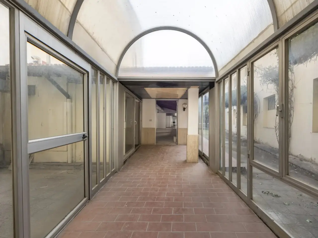Negozio in Largo Fratelli Alinari, 21, Firenze, {3} - Foto 2