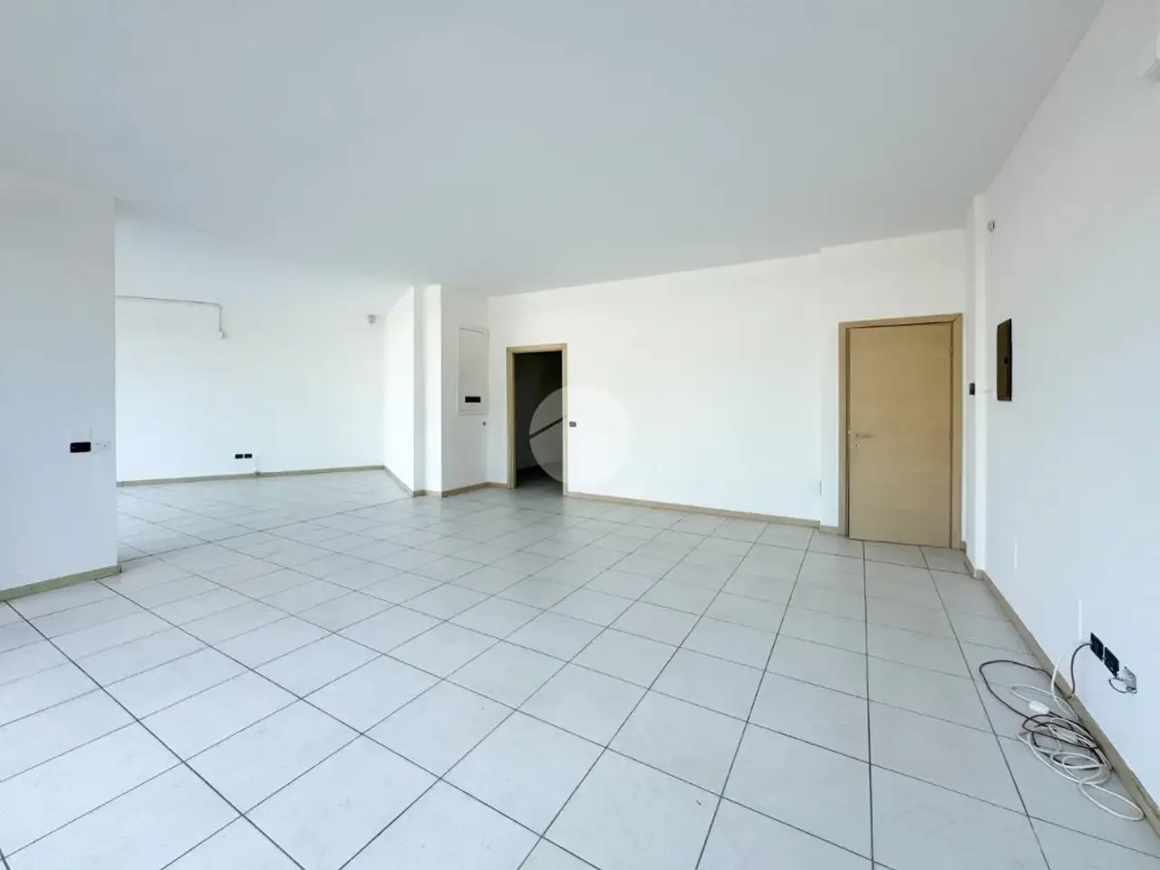Negozio in Via G. Falcone 158, Montichiari, {3} - Foto 2
