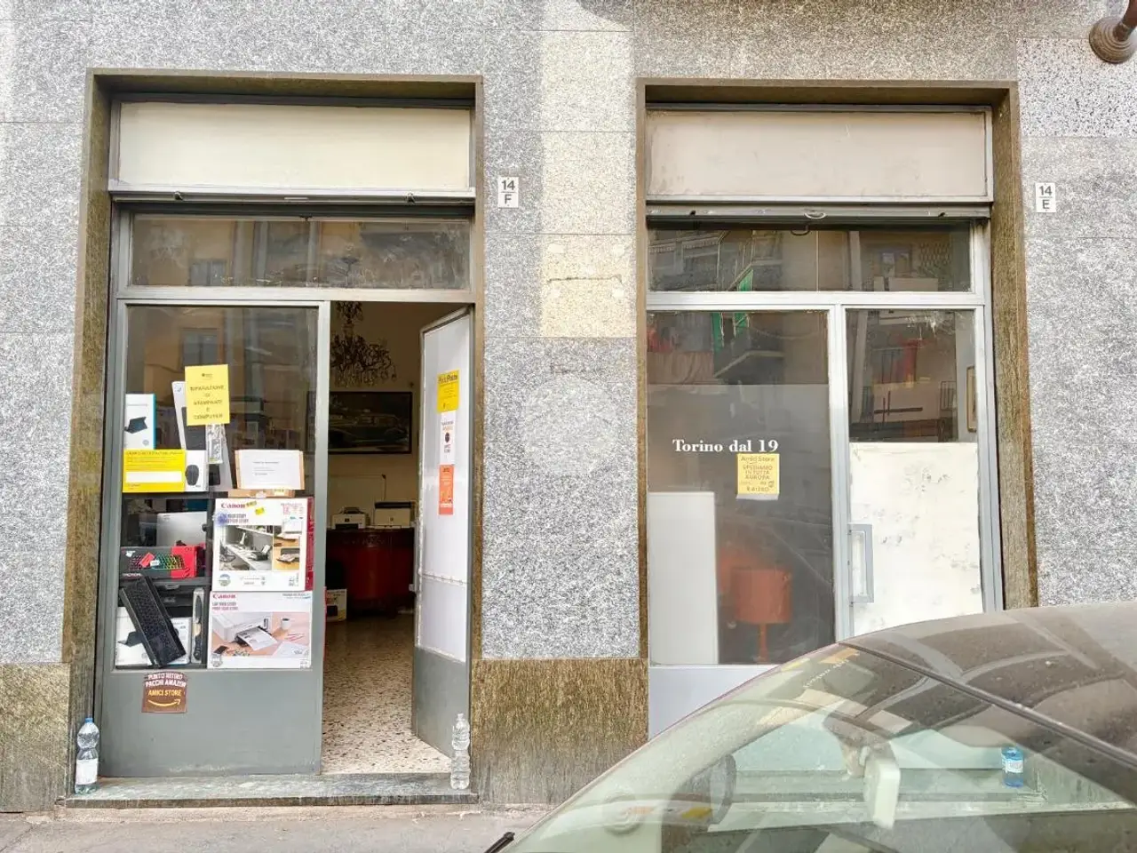 Negozio in Via Ettore Stampini 14, Torino, {3} - Foto 1
