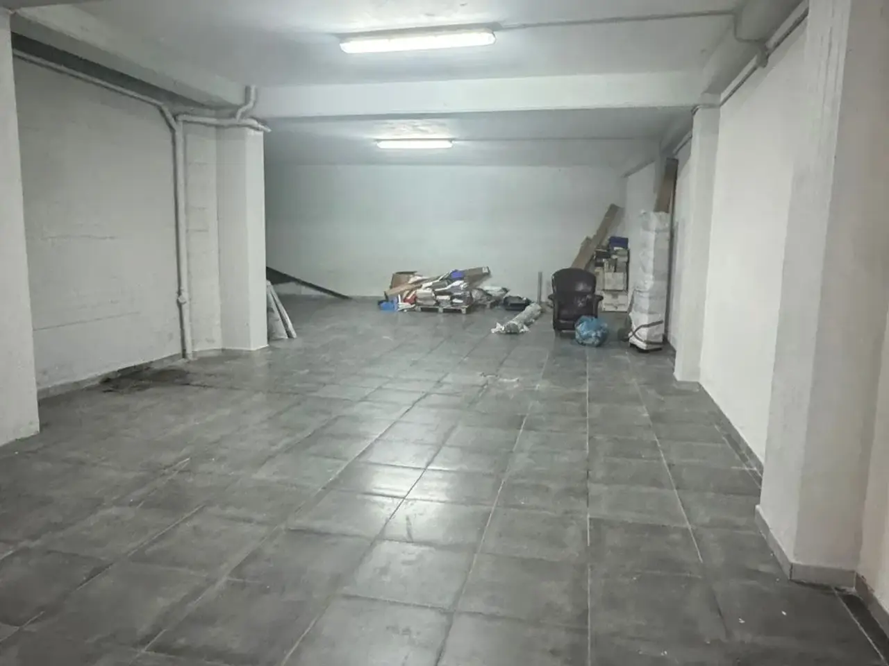 Parcheggio chiuso in Via Vittorio Veneto, Monopoli, {3} - Foto 1