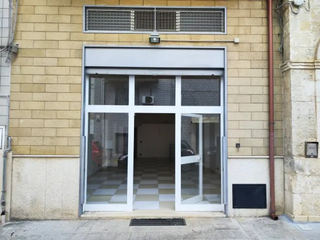 Negozio in Via Silvio Pellico 21, Bitritto, {3} - Foto 1