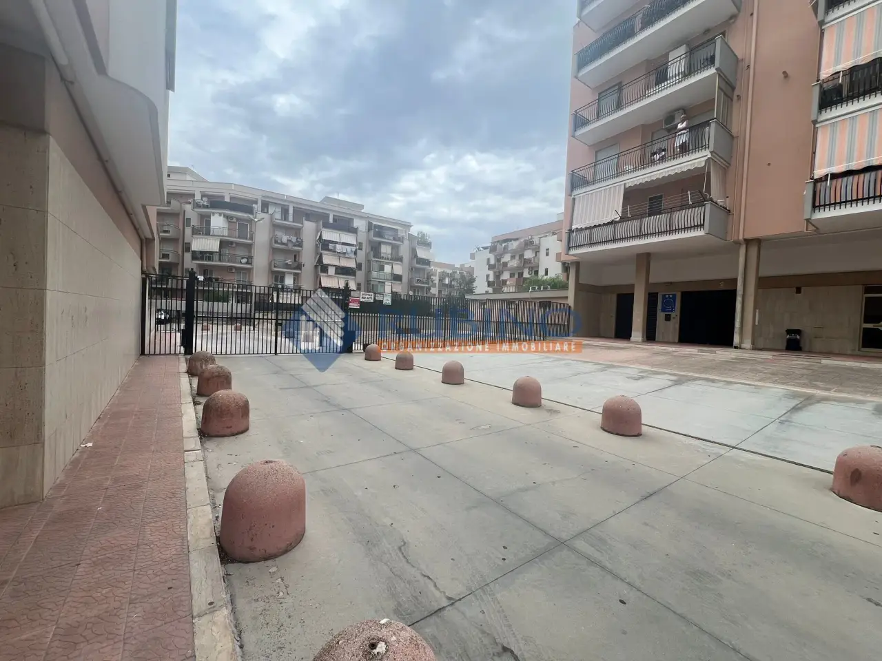 Parcheggio chiuso in Corso Don Luigi Sturzo 141, Trani, {3} - Foto 2