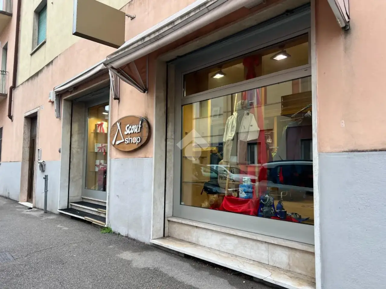 Negozio in Via Calvi 12, Verona, {3} - Foto 1