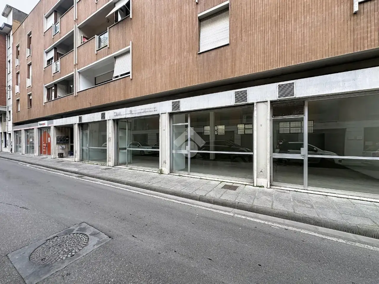 Negozio in Via S. Faustino 15, Pontedera, {3} - Foto 2