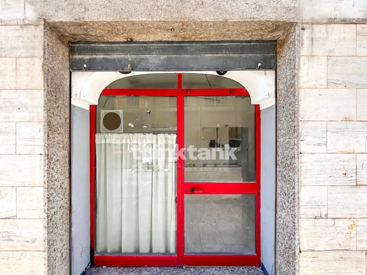 Esercizio commerciale in Via Piave, Siracusa, {3} - Foto 2
