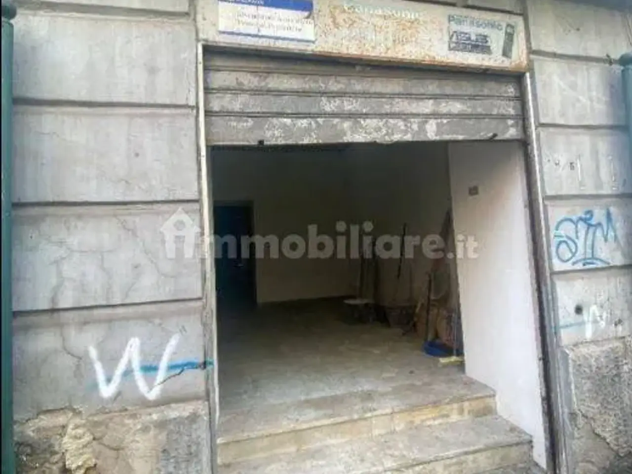 Locale commerciale in Via Cumana 19a Napoli, Napoli, {3} - Foto 1