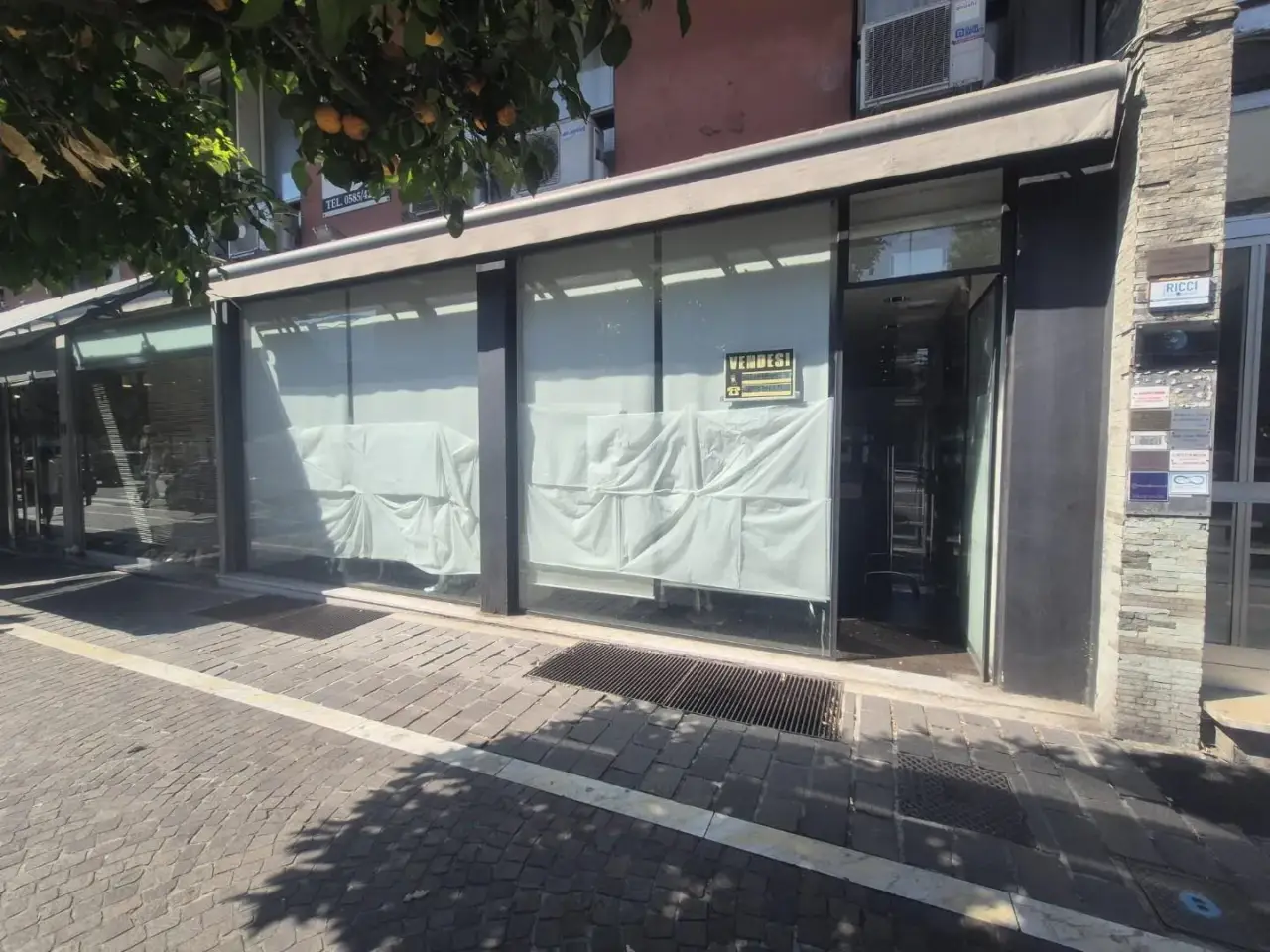Locale commerciale in , Massa, {3} - Foto 2
