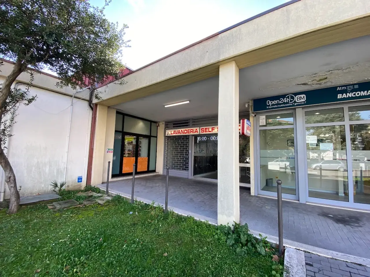 Locale commerciale in Viale Sicilia 45, Riccione, {3} - Foto 2