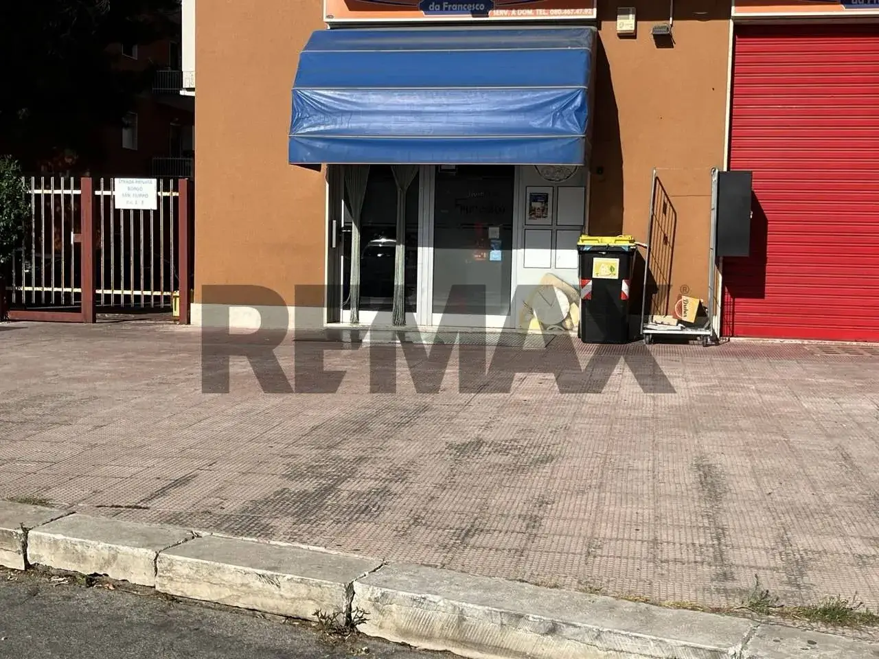 Negozio in Via Enrico Fermi 41, Valenzano, {3} - Foto 1
