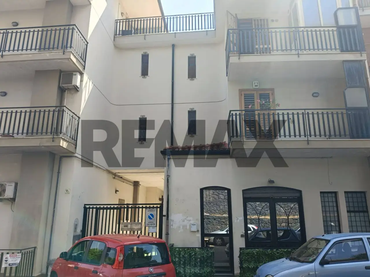 Negozio in Via Giovanni Verga 18, Acireale, {3} - Foto 1