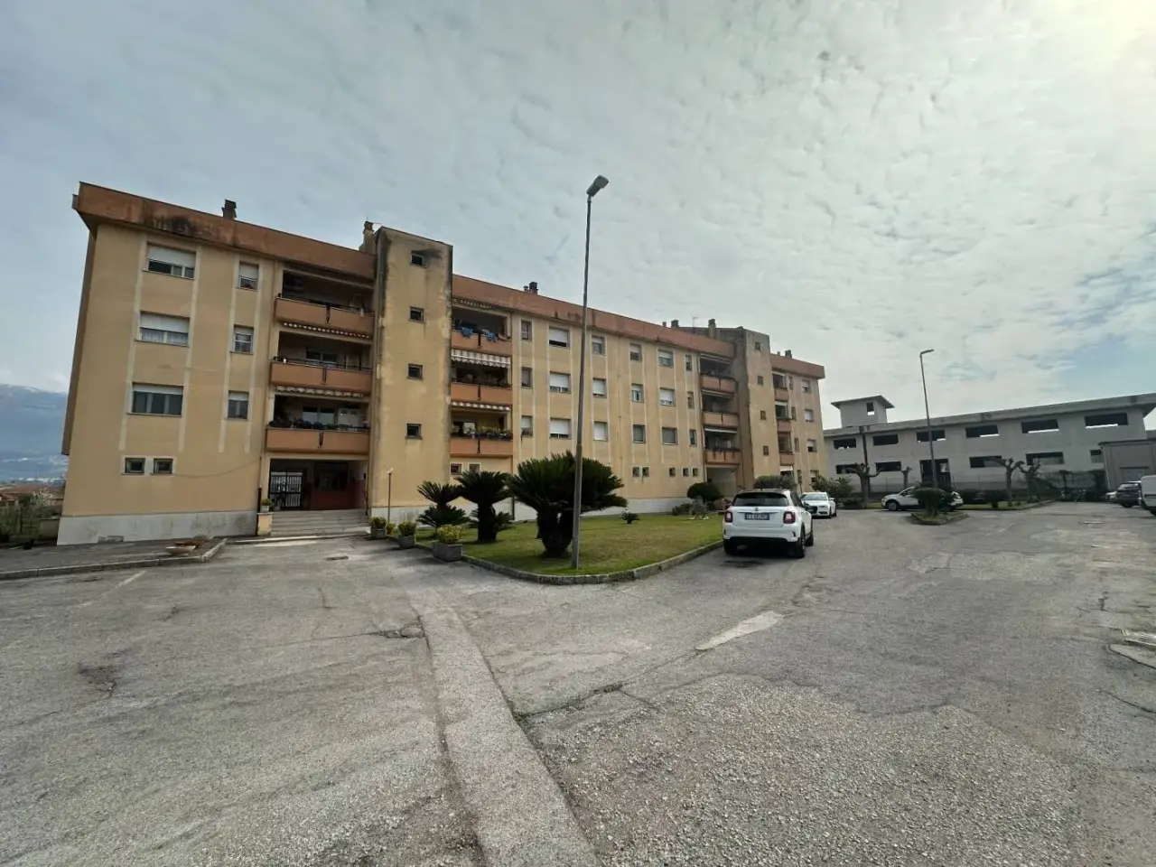 Palazzina commerciale in Via San Giuliano Sura, Sora, {3} - Foto 1