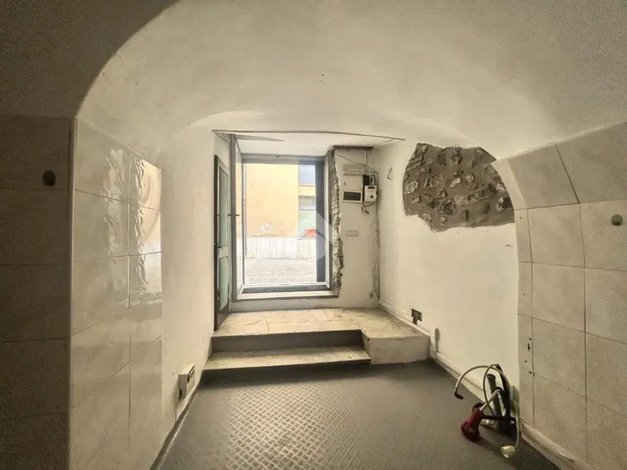 Negozio in Via Sotto Gli Uffizi 4, Sarzana, {3} - Foto 2