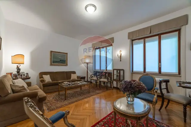 3-room flat in Via Giovanni da Procida 35, Milano - Photo 1