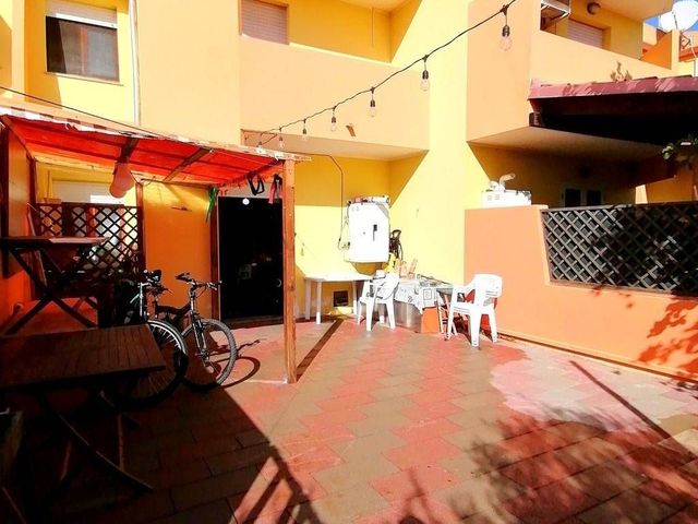 Terraced house in Via Jacopo Tintoretto, Carbonia - Photo 1