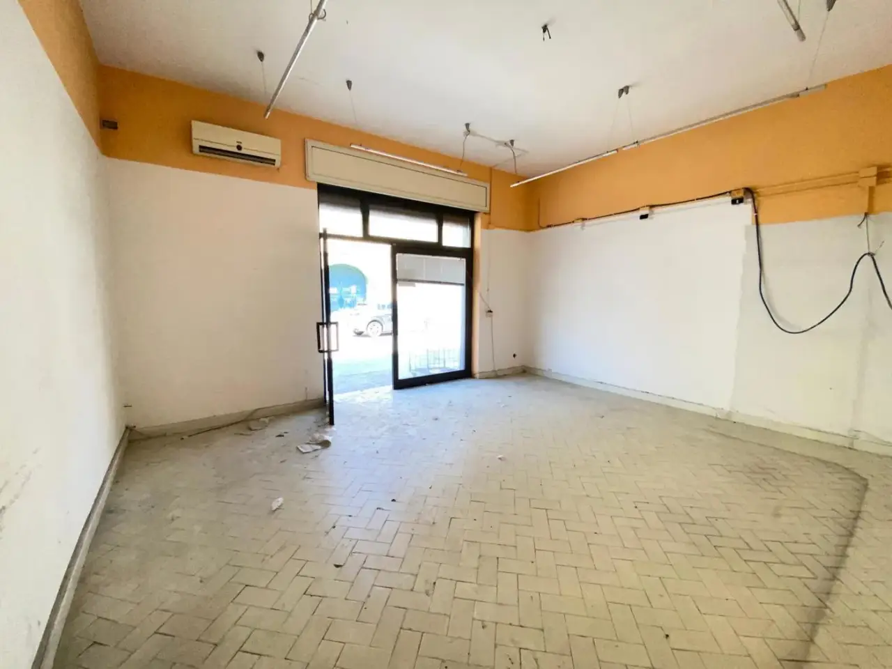 Negozio in Via Caserta, Mondragone, {3} - Foto 2