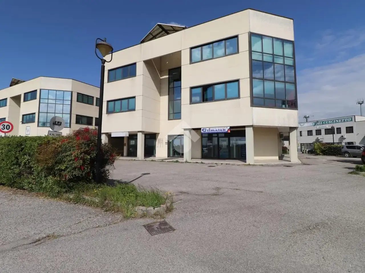 Negozio in Via Unione Europea 22, Marmirolo, {3} - Foto 1