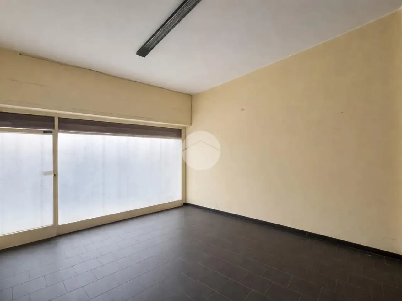 Negozio in Via Monte Cornagera, Bergamo, {3} - Foto 1