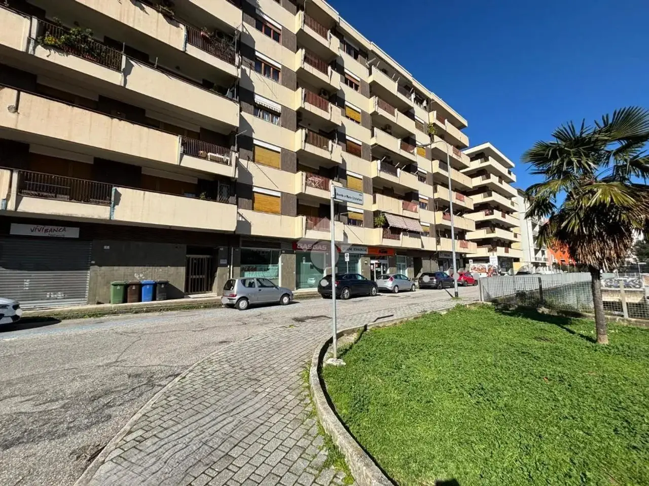 Negozio in Via Edoardo E Mario Cristofaro 15, Cosenza, {3} - Foto 1