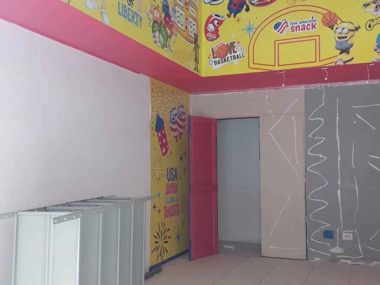 Negozio in Corso Alcide De Gasperi 109, Castellammare Di Stabia, {3} - Foto 2