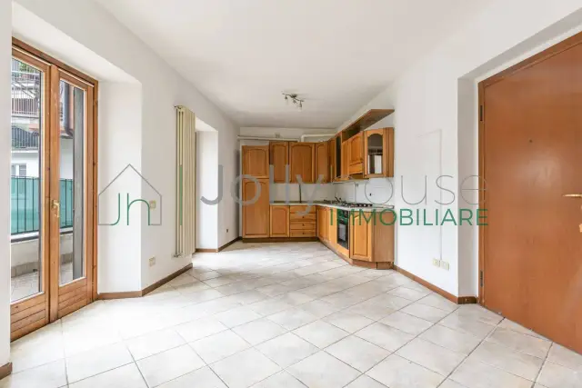 3-room flat in Via Duca d'Aosta 9, Albino - Photo 1