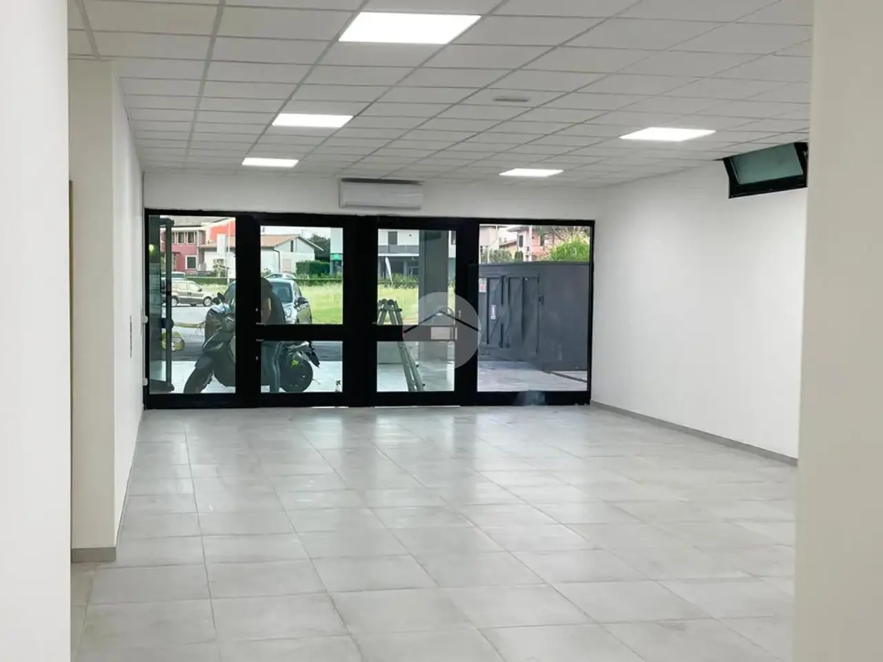 Negozio in Via Raffaello Sanzio 37, Castiglione Delle Stiviere, {3} - Foto 2
