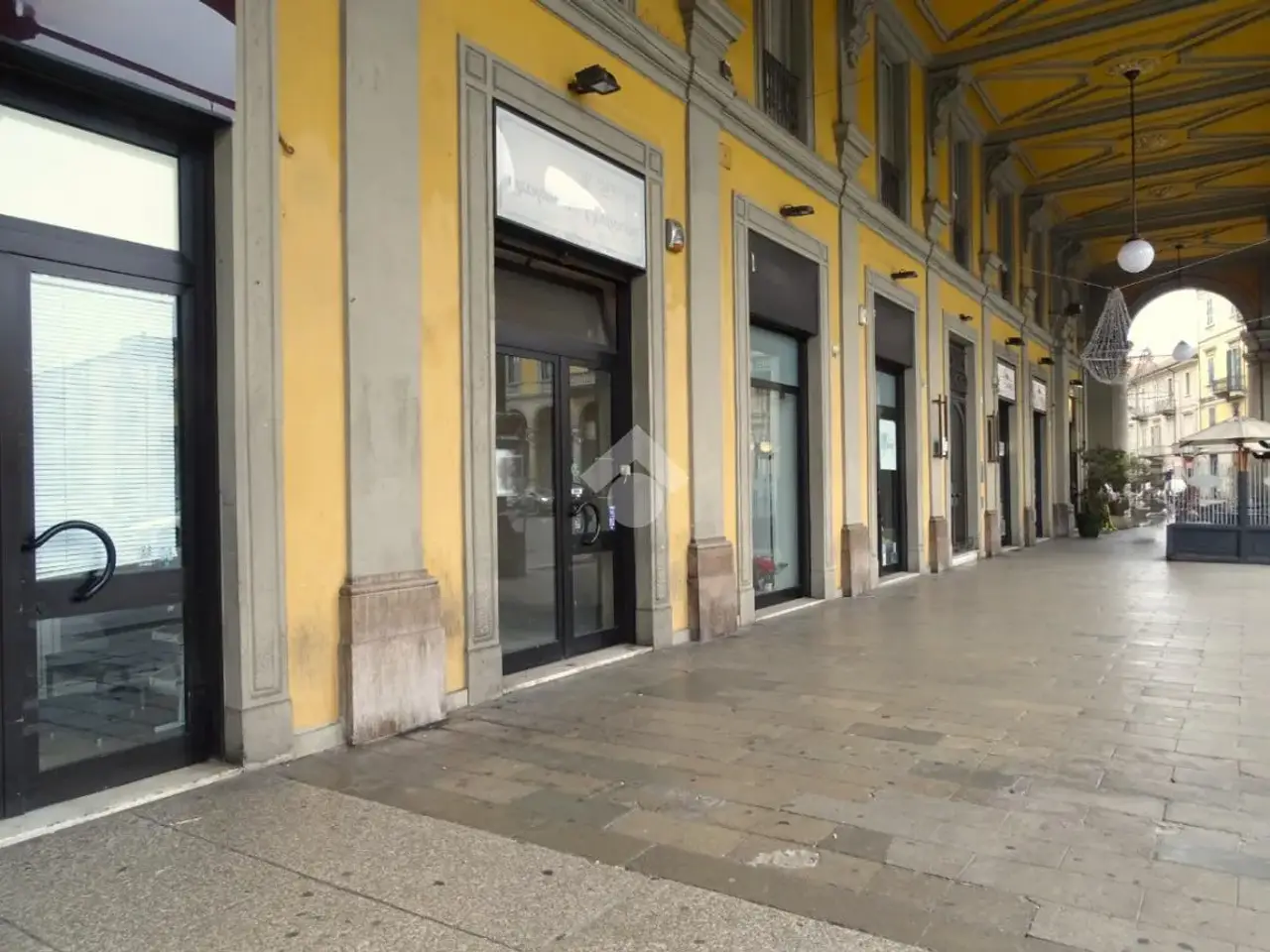 Negozio in Piazza Giuseppe Garibaldi 18, Alessandria, {3} - Foto 2