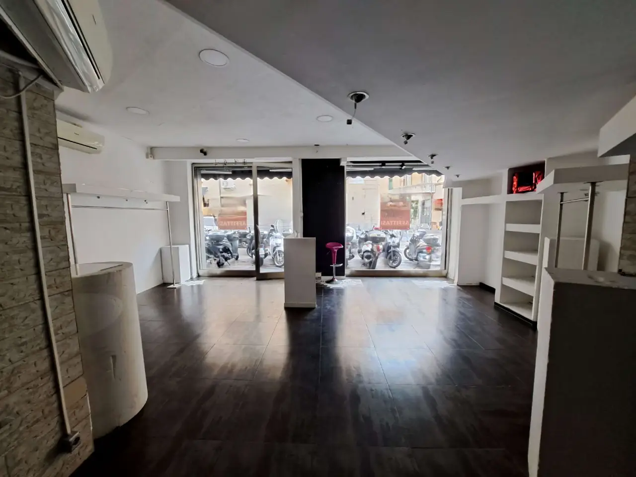 Negozio in Via Cambini  15, Livorno, {3} - Foto 1