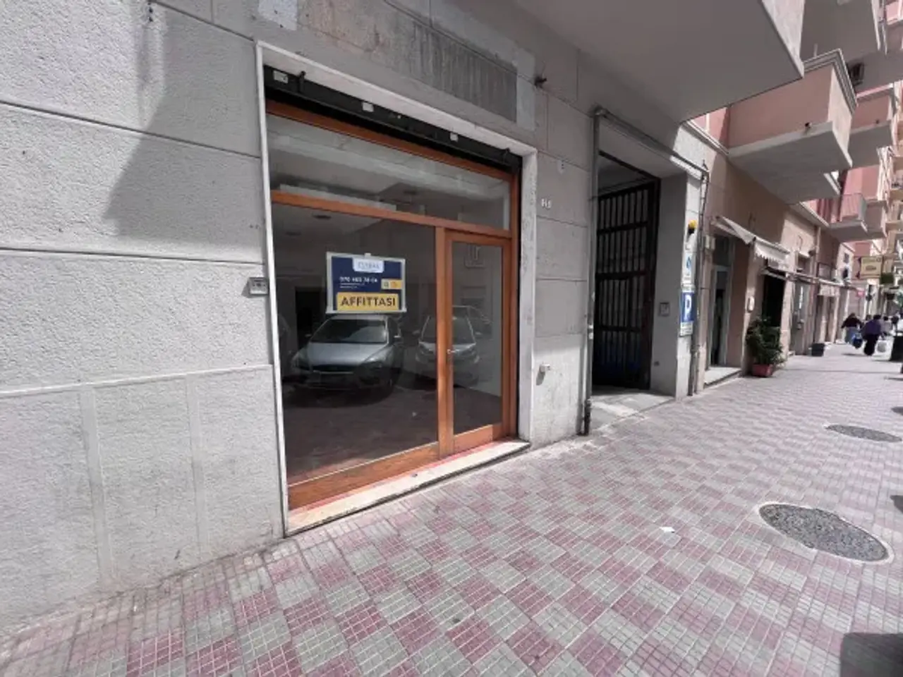 Negozio in Via Francesco Cocco Ortu 25, Cagliari, {3} - Foto 1