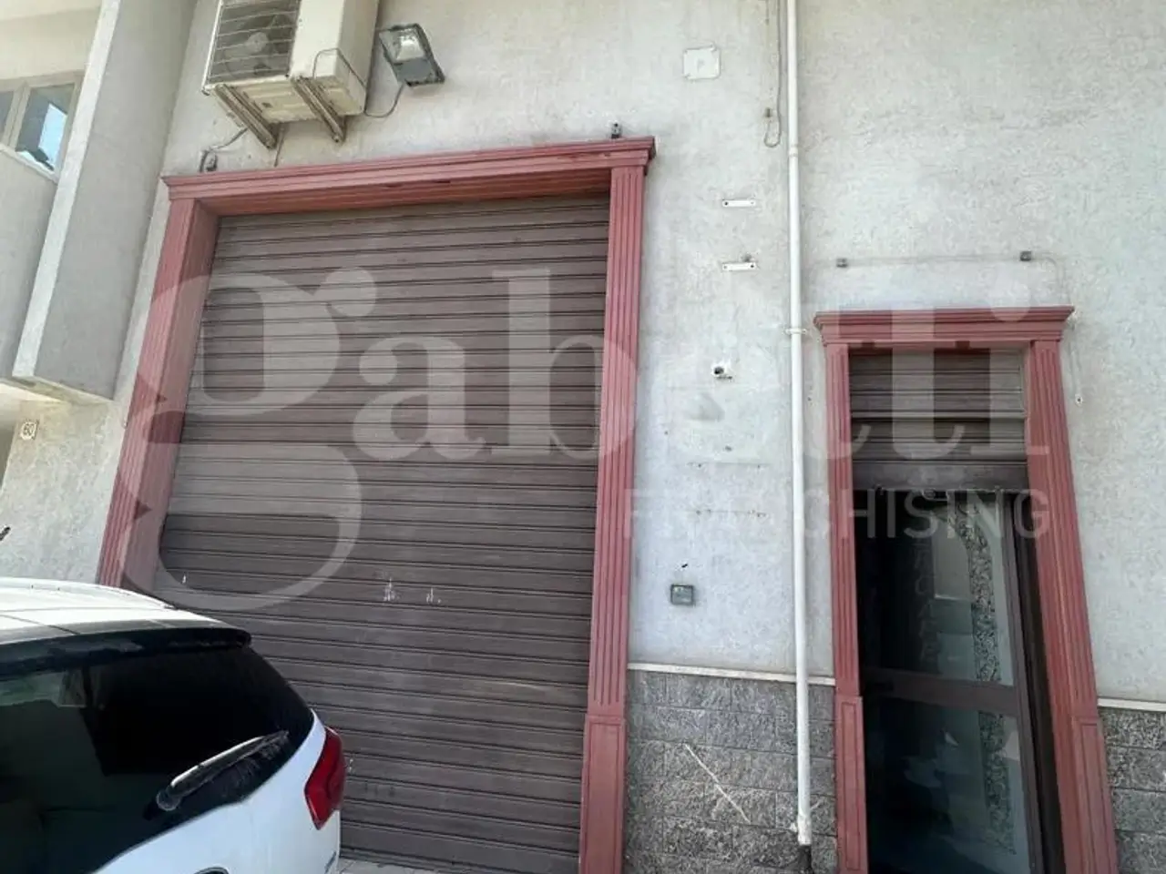 Negozio in Via Monsinior Francesco Semeraro, Ostuni, {3} - Foto 1