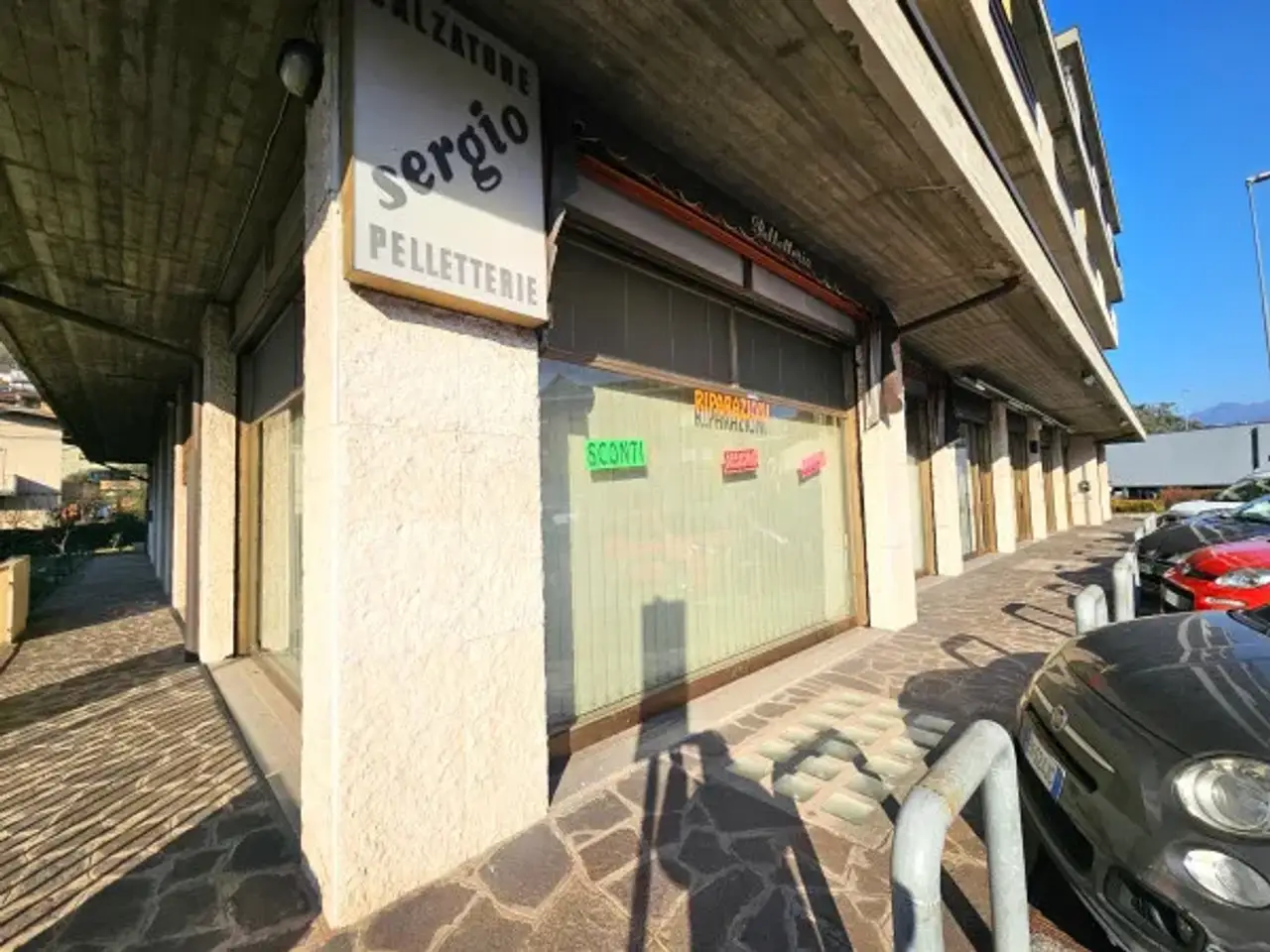 Negozio in Via Cesare Battisti, Gazzaniga, {3} - Foto 1