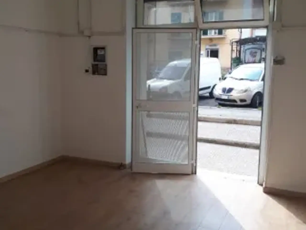 Negozio in Via delle Acacie, Roma, {3} - Foto 2