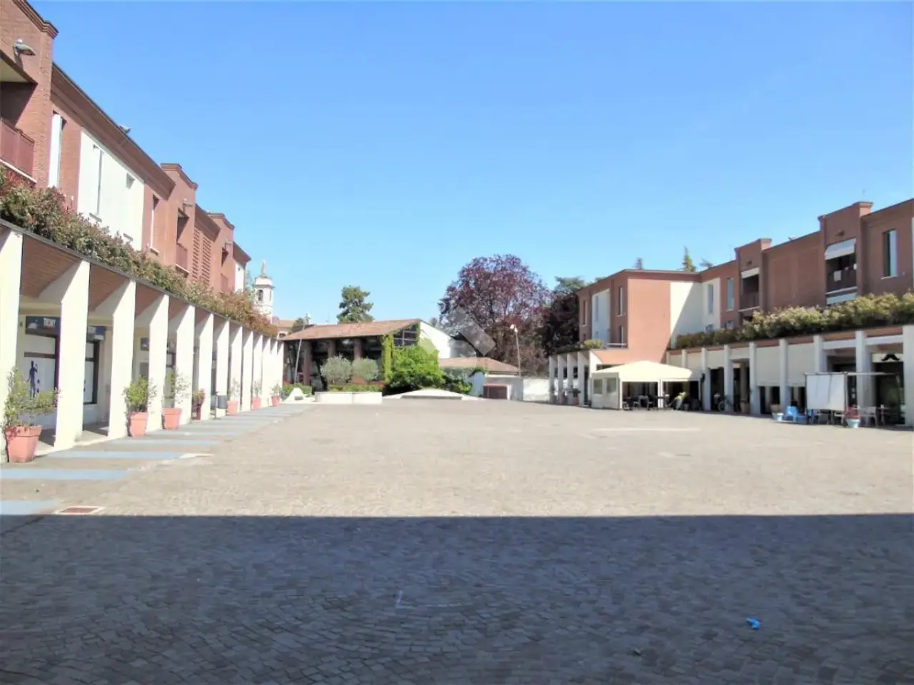 Negozio in Piazza Castello, Borgosatollo, {3} - Foto 2