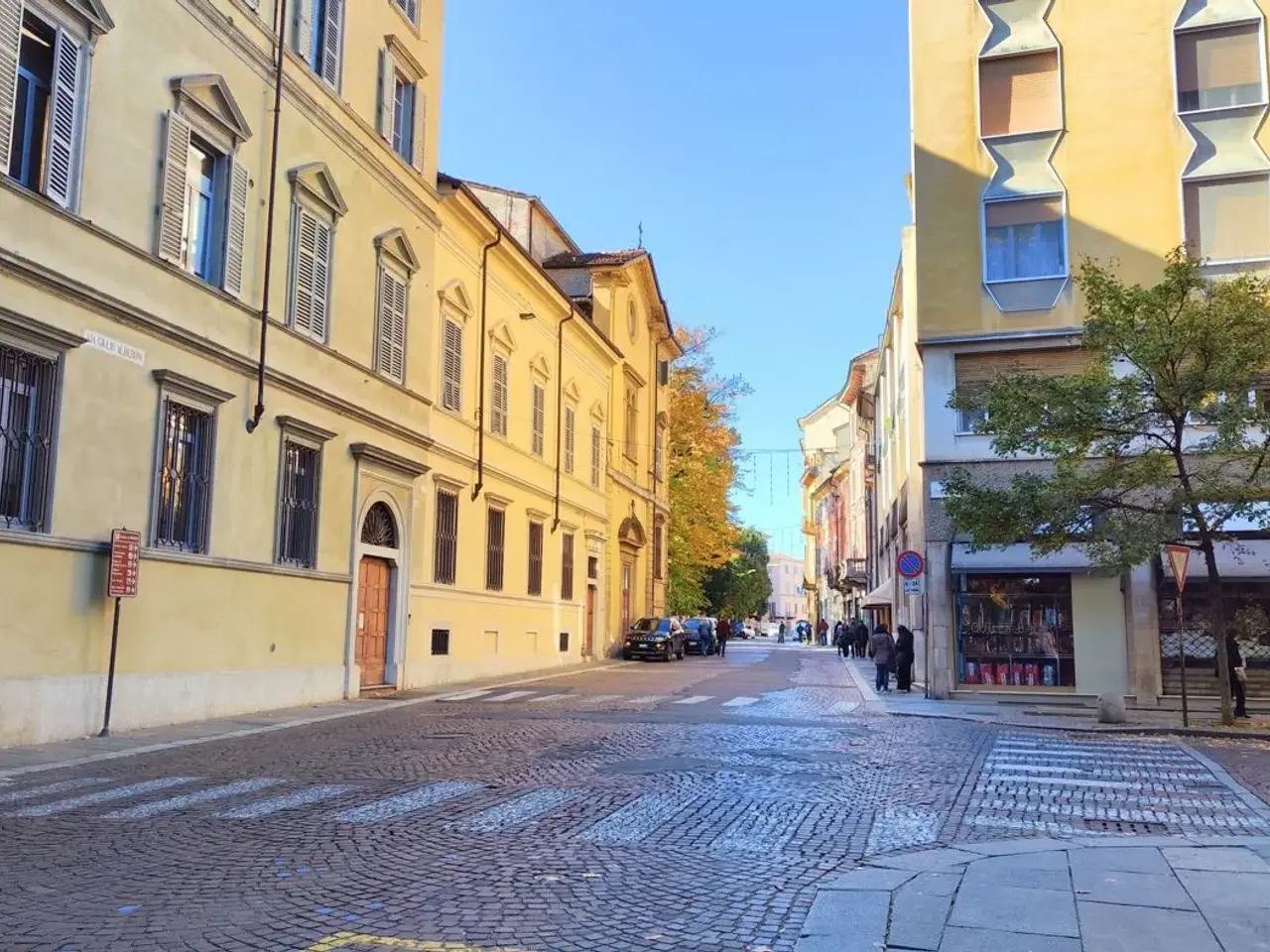 Palazzina commerciale in Via Alberoni 36, Piacenza, {3} - Foto 1