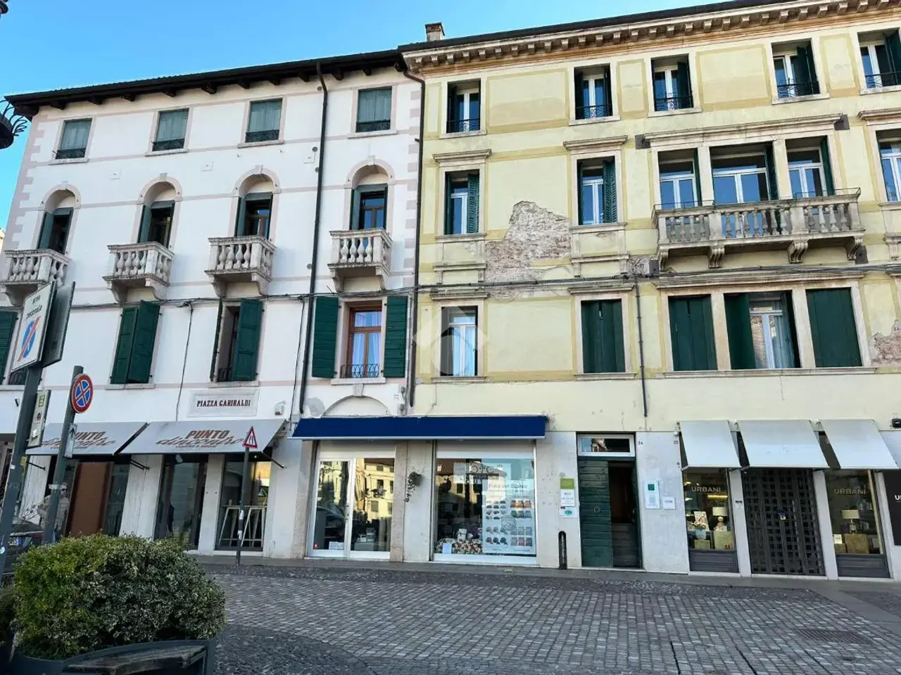 Negozio in P.Za Garibaldi 23, Bassano Del Grappa, {3} - Foto 2