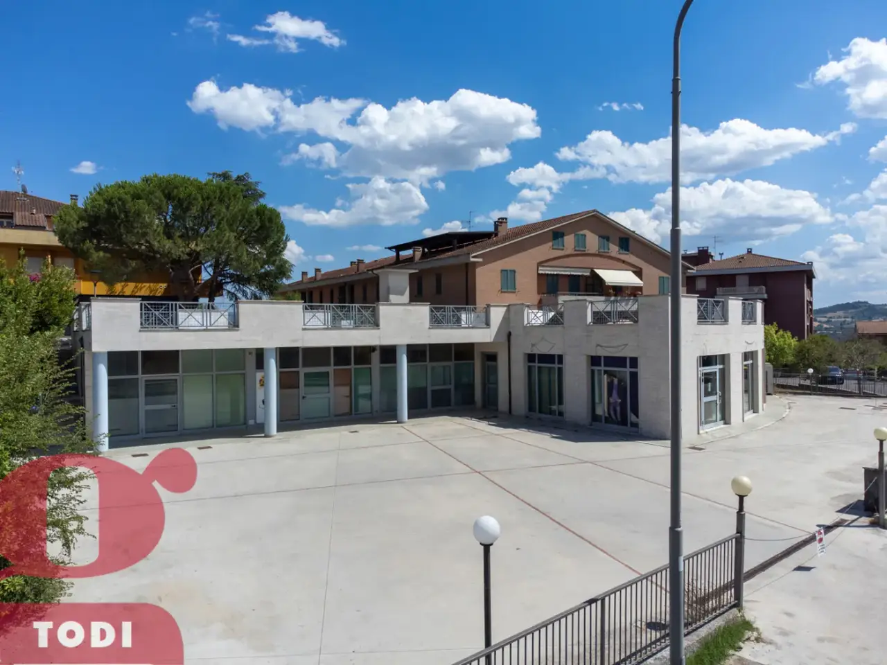 Negozio in Via XXV Aprile  1, Todi, {3} - Foto 1