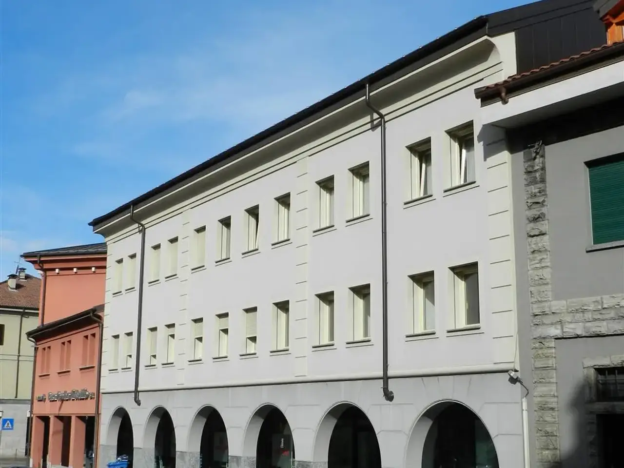 Negozio in Via Nazionale, Colico, {3} - Foto 1