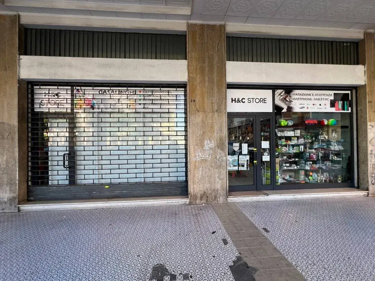 Negozio in Piazza Francesco Redi 29/30, Pesaro, {3} - Foto 1