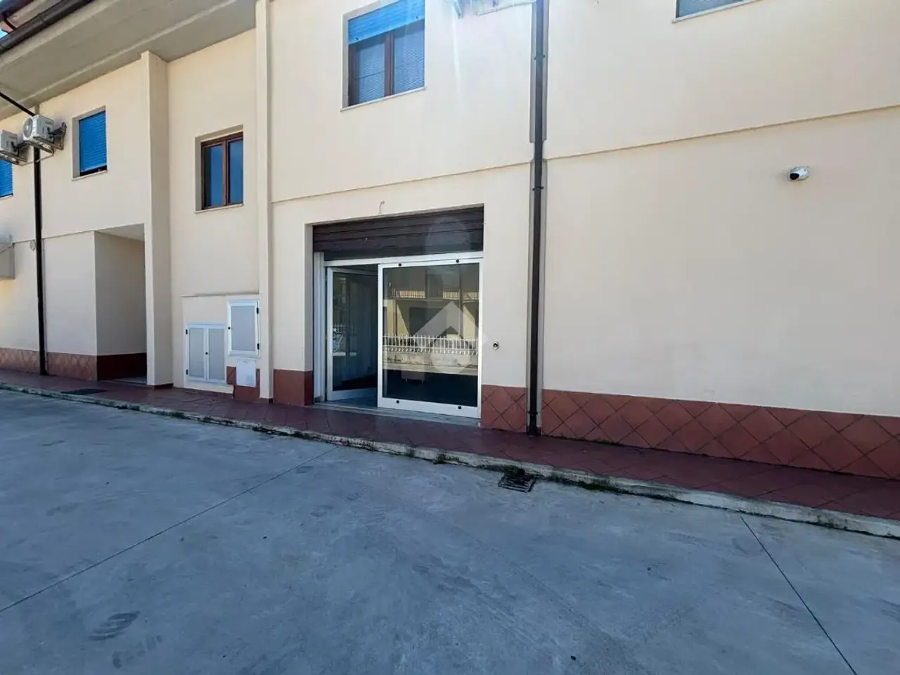 Negozio in Via Alessandro Manzoni 1, Montalto Uffugo, {3} - Foto 1