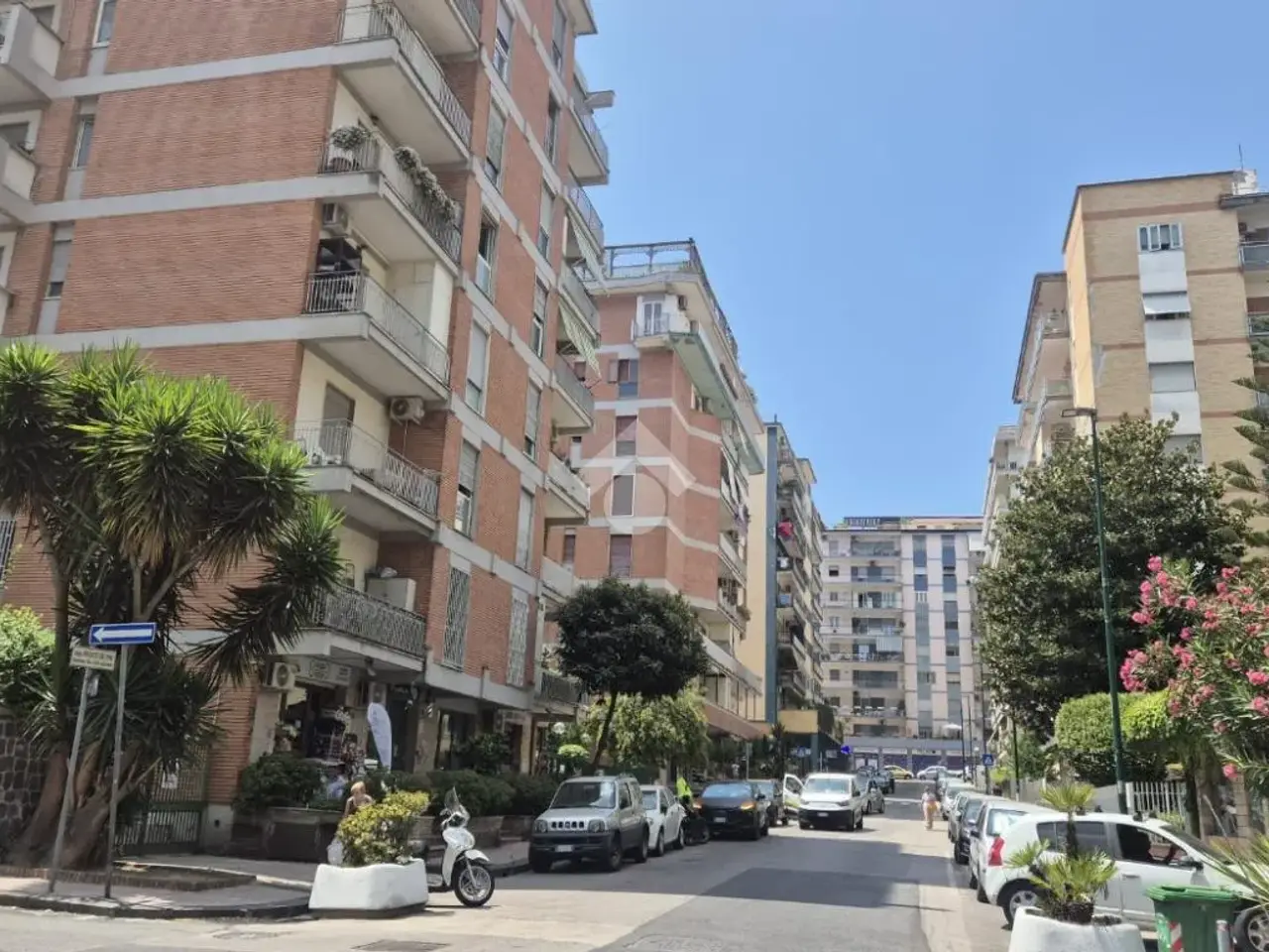 Negozio in Viale dei Pini 40, Napoli, {3} - Foto 1