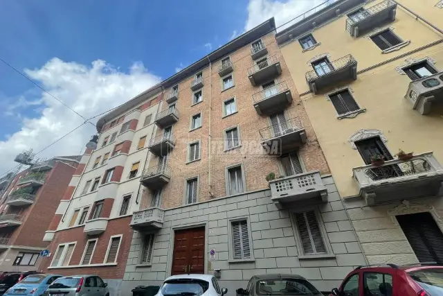 2-room flat in Via Amerigo Vespucci 4, Torino - Photo 1