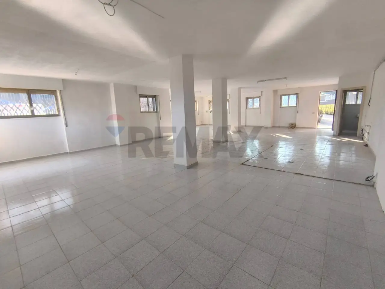 Ufficio in Via Banfi 17/B, Vimercate, {3} - Foto 1