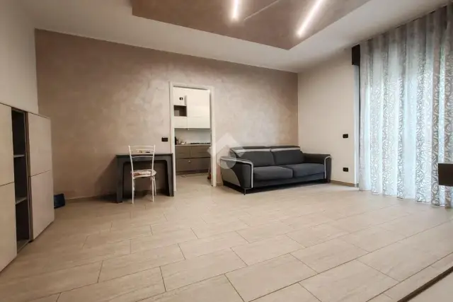 3-room flat in Via Stefano Piantadosi 2, Opera - Photo 1