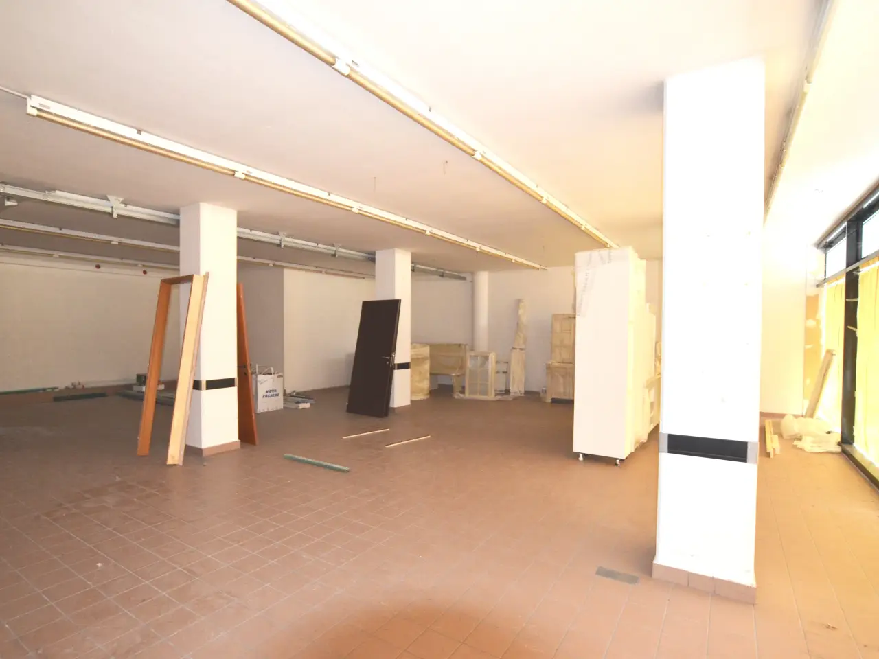 Negozio in Viale De Gasperi, Monteprandone, {3} - Foto 2