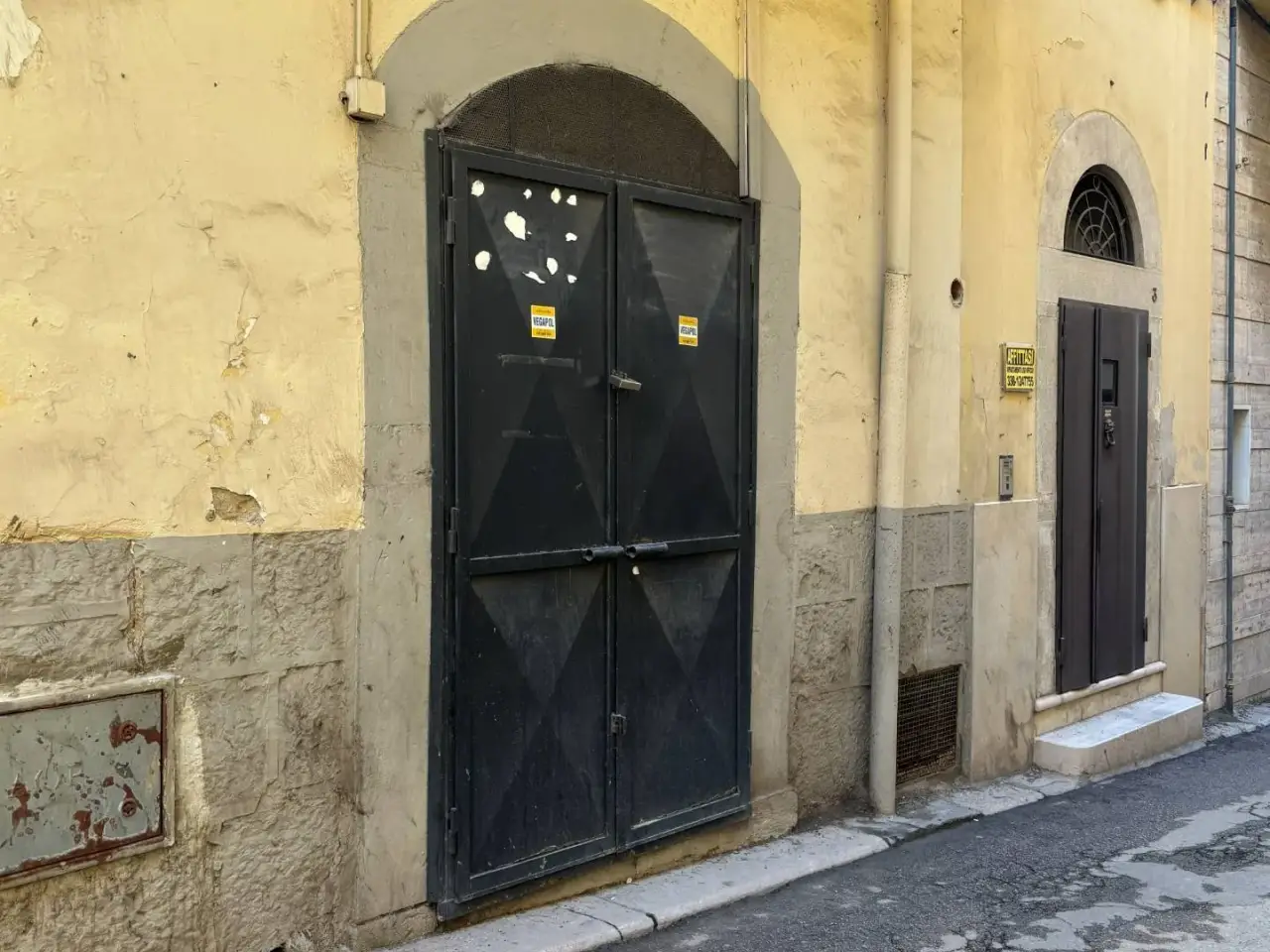 Negozio in Via Fratelli Bandiera 6, Canosa Di Puglia, {3} - Foto 2
