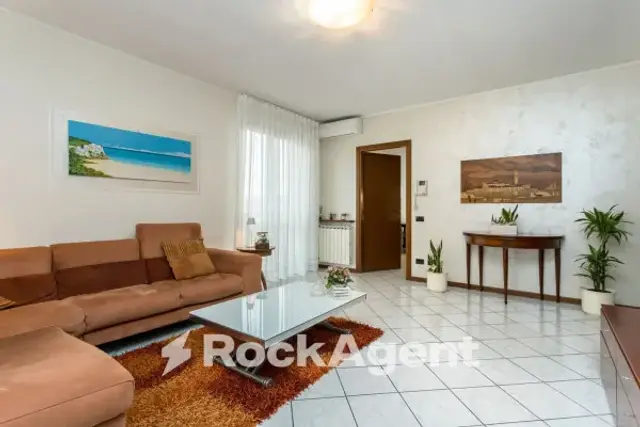 3-room flat in Via Rossini 3, Lallio - Photo 1