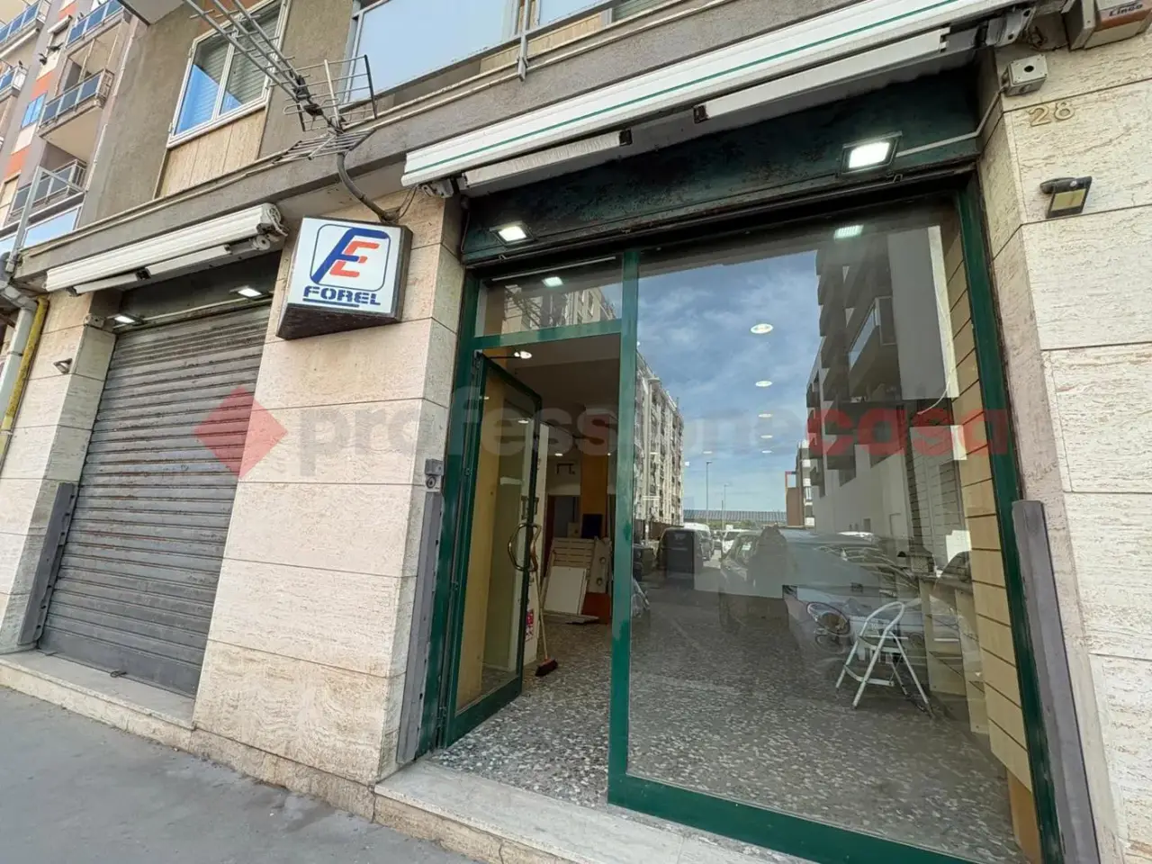 Negozio in Via Battaglia  di Montelungo 26/28, Bari, {3} - Foto 1
