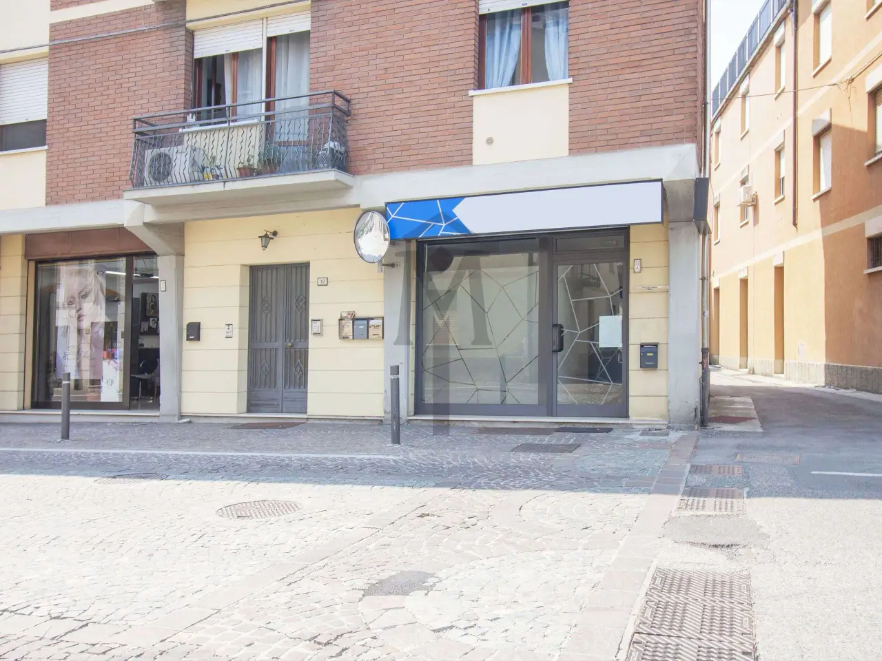 Negozio in F.Lli Cervi 34/a, Quattro Castella, {3} - Foto 2