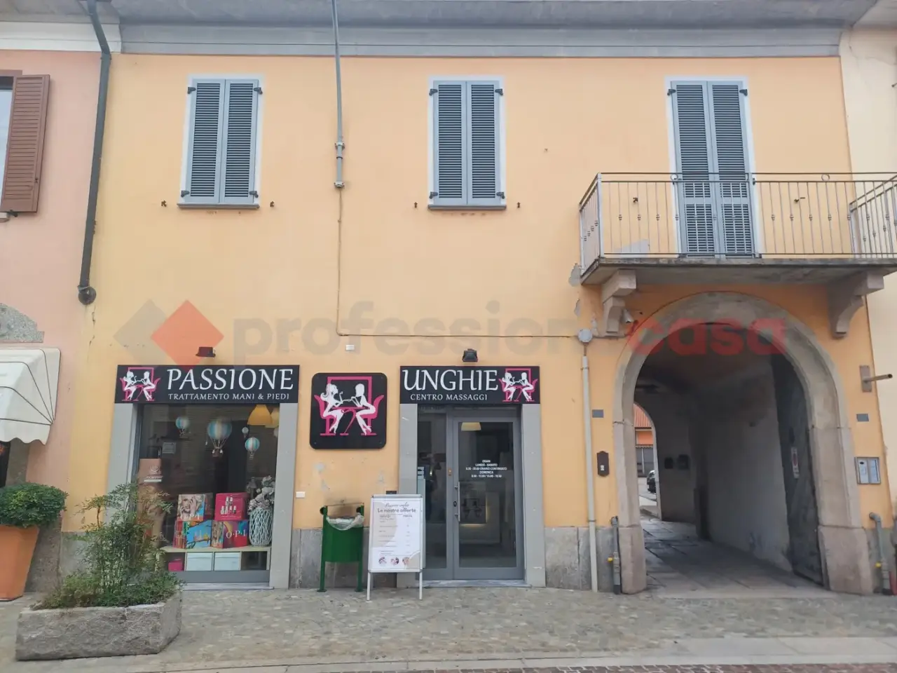 Esercizio commerciale in Piazza San Martino  24, Inveruno, {3} - Foto 1